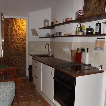 Ancient Village House With Private Terraced Garden בית נופש