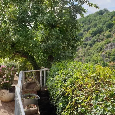 בית נופש Ancient Village House With Private Terraced Garden *